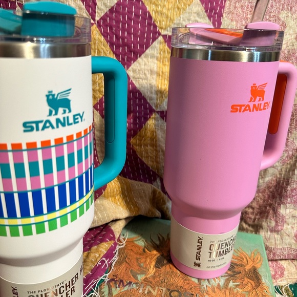 Stanley x Target exclusive summer plaid and periwinkle 40 oz adventure quencher! - Picture 2 of 12